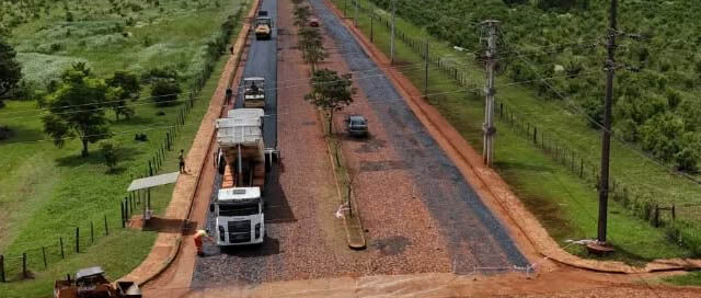 APOSTOLES: Finalizaron las obras de bacheo y asfaltado en el acceso al barrio Cruz del Gallo APOSTOLES: Finalizaron las obras de bacheo y asfaltado en el acceso al barrio Cruz del Gallo