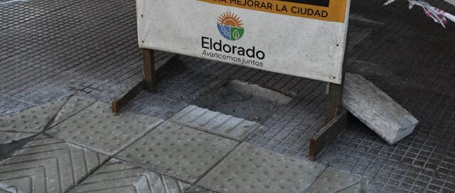 ELDORADO: Mejoran veredas y accesos en la avenida San Martín ELDORADO: Mejoran veredas y accesos en la avenida San Martín