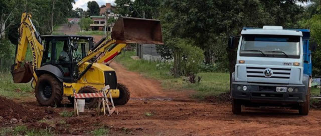PUERTO RICO: Avanza la red cloacal y la urbanización en el barrio Los Lapachos PUERTO RICO: Avanza la red cloacal y la urbanización en el barrio Los Lapachos
