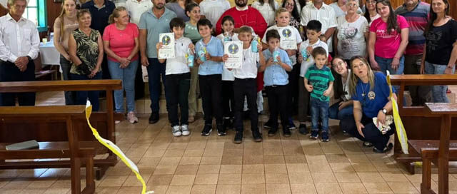 WANDA: La intendente acompañó la Primera Comunión de niños en Colonia Lanusse WANDA: La intendente acompañó la Primera Comunión de niños en Colonia Lanusse