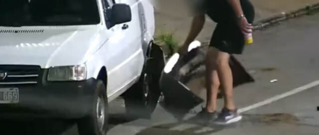 POSADAS: Huyó tras chocar, volvió por el paragolpes y lo atraparon por las cámaras del 911 POSADAS: Huyó tras chocar, volvió por el paragolpes y lo atraparon por las cámaras del 911