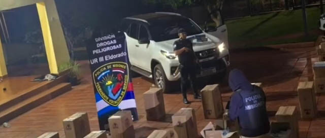 ELDORADO: Interceptan camioneta robada en Brasil con millonario cargamento de cigarrillos de contrabando ELDORADO: Interceptan camioneta robada en Brasil con millonario cargamento de cigarrillos de contrabando