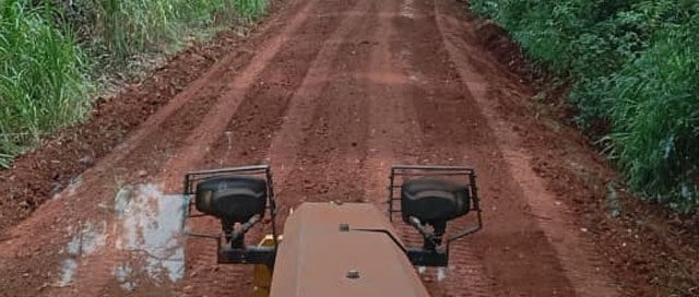 CAPIOVI: Avanzan las tareas de mantenimiento en caminos terrados del municipio CAPIOVI: Avanzan las tareas de mantenimiento en caminos terrados del municipio