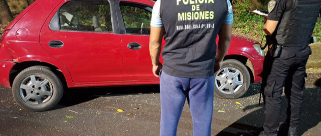 POSADAS: Operativo policial permitió recuperar un auto robado en el barrio San Marcos POSADAS: Operativo policial permitió recuperar un auto robado en el barrio San Marcos