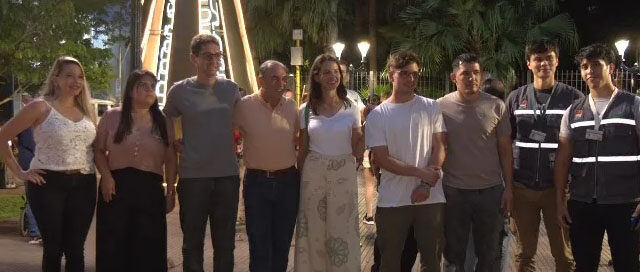 POSADAS: La ciudad encendió sus arbolitos navideños y celebró con ornamentación artesanal