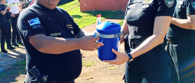 La Policía de Misiones, entregó equipos de tereré con el objetivo de mejorar las condiciones de servicio de los efectivos La Policía de Misiones, entregó equipos de tereré con el objetivo de mejorar las condiciones de servicio de los efectivos