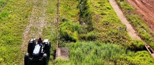 CANDELARIA: Desmalezan y limpian la avenida Roque Sáenz Peña en todo su trazado CANDELARIA: Desmalezan y limpian la avenida Roque Sáenz Peña en todo su trazado
