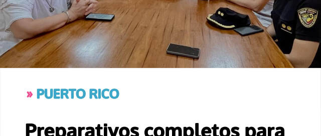 Preparativos completos para los festejos de Navidad y Año Nuevo frente al edificio municipal