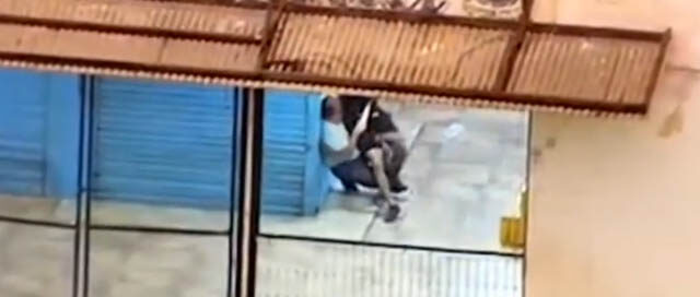 POSADAS: La vigilancia del 911 frustró un robo en el Mercado “La Placita” POSADAS: La vigilancia del 911 frustró un robo en el Mercado “La Placita”