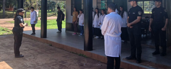 PUERTO LIBERTAD: La Policía brindó charlas en escuelas para prevenir el bullying y promover el uso responsable de redes