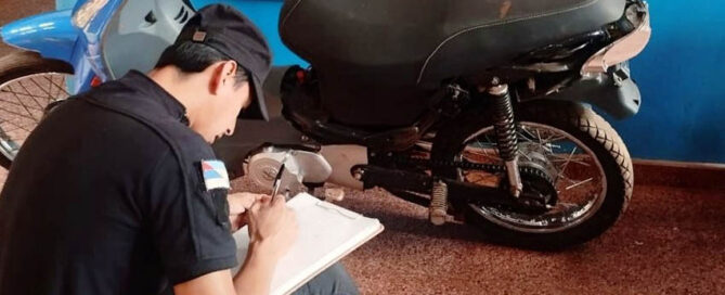 IGUAZÚ: Hallan una moto robada abandonada en un terreno baldío del Barrio Cataratas