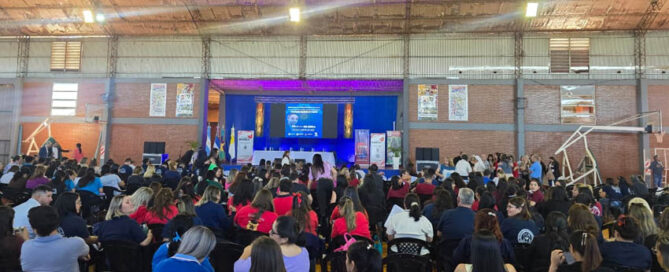 WANDA: La Diócesis de Puerto Iguazú reunió a 650 docentes en una jornada de formación WANDA: La Diócesis de Puerto Iguazú reunió a 650 docentes en una jornada de formación