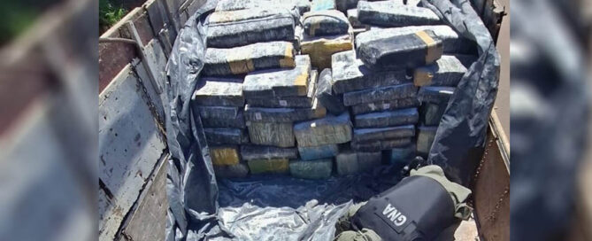 CARAGUATAY: Gendarmería incautó casi 9,5 toneladas de marihuana en un camión brasileño CARAGUATAY: Gendarmería incautó casi 9,5 toneladas de marihuana en un camión brasileño
