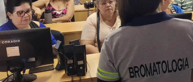 MONTECARLO: Capacitan a adultos mayores en manipulación segura de alimentos para su primera feria