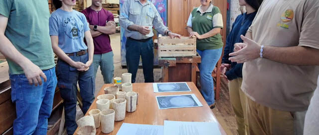 MONTECARLO: Estudiantes donaron macetas biodegradables al Vivero Municipal MONTECARLO: Estudiantes donaron macetas biodegradables al Vivero Municipal