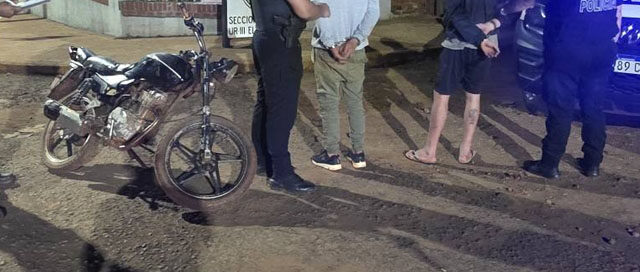ELDORADO: Dos hombres armados fueron detenidos y la Policía secuestró una motocicleta