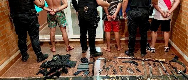 POSADAS: Tres hombres detenidos tras un violento episodio de violencia familiar y amenazas armadas POSADAS: Tres hombres detenidos tras un violento episodio de violencia familiar y amenazas armadas