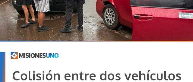 Colisión entre dos vehículos en una intersección céntrica de Puerto Iguazú